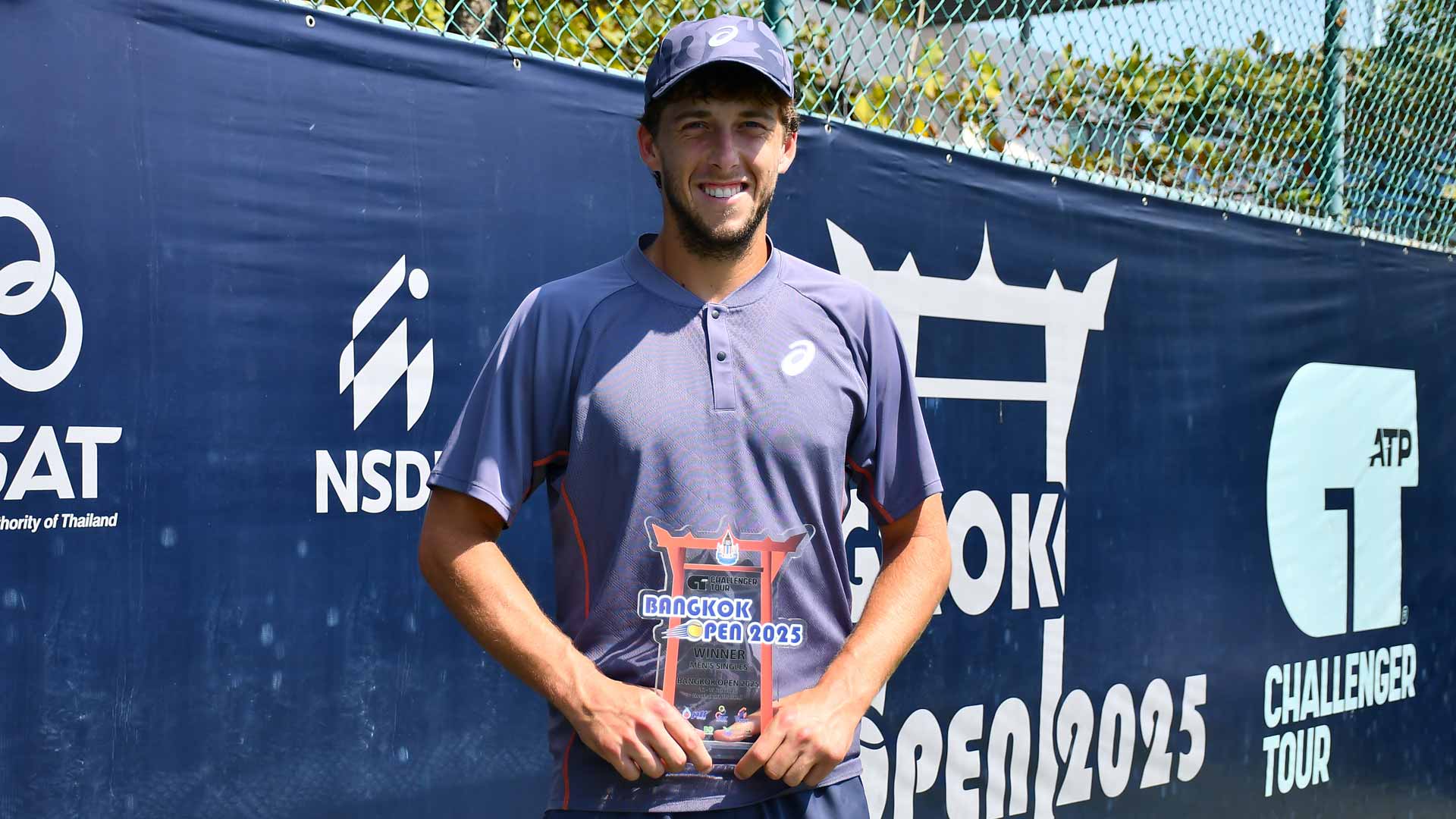 Brandon Holt wins his first ATP Challenger Tour title.